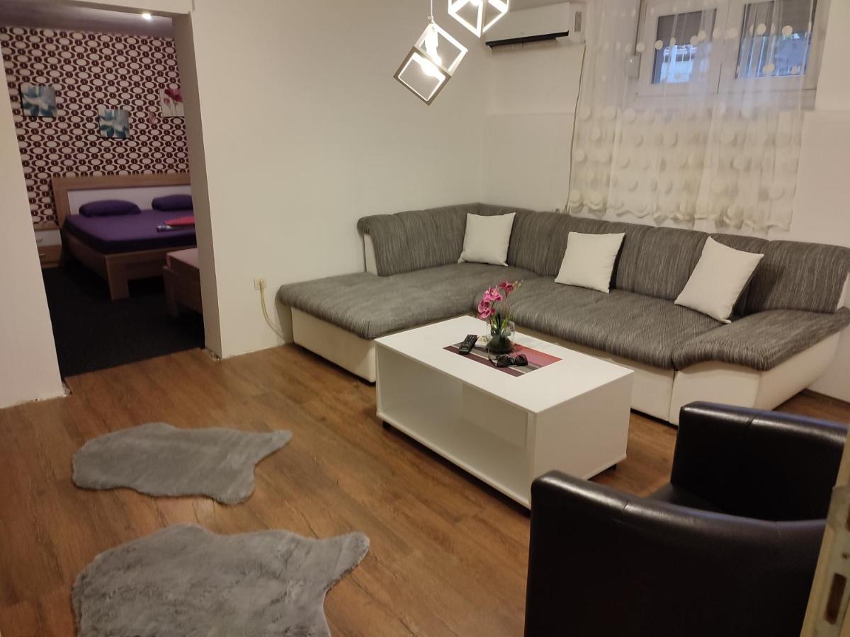 V&J Apartments Podgorica Esterno foto