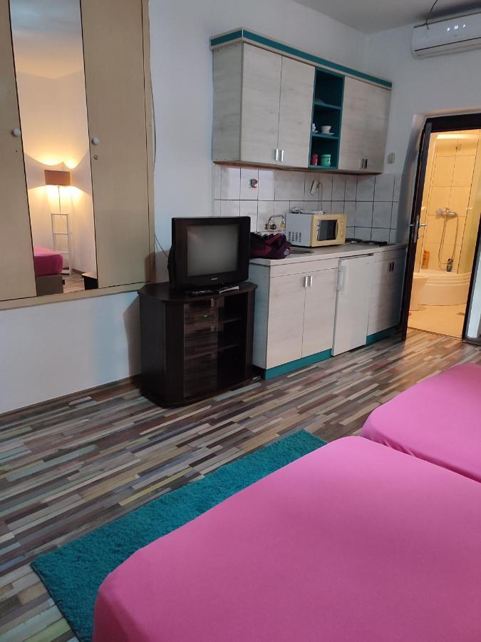 V&J Apartments Podgorica Esterno foto